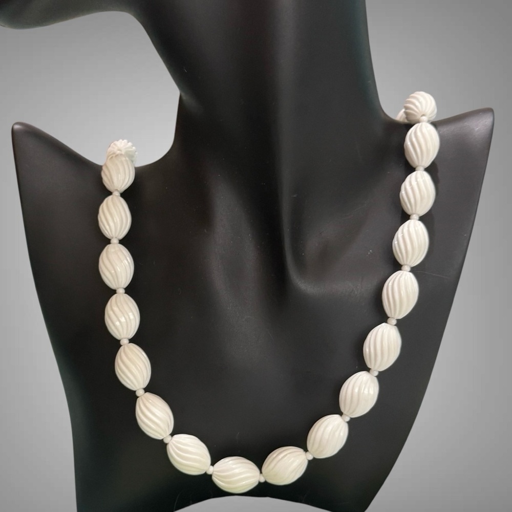 VINTAGE CROWN TRIFARI SPIRAL BEAD NECKLACE